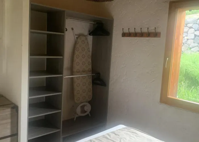 Holiday home Maison Insolite De Mi-montagne